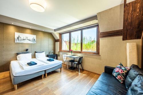 Bright sunny apartment w shared jacuzzi and rooftop terrace 360 view MK2