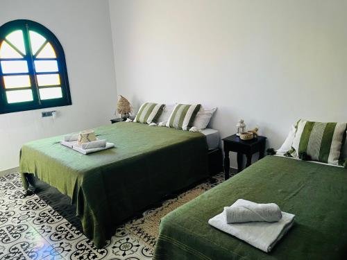 Postel nebo postele na pokoji v ubytování Riad Aïcha Addi-Pool & Hammam