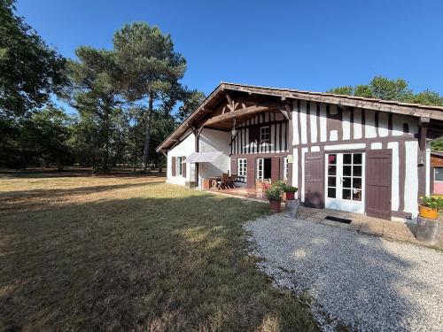 Ferme landaise avec Piscine , 4 chambres