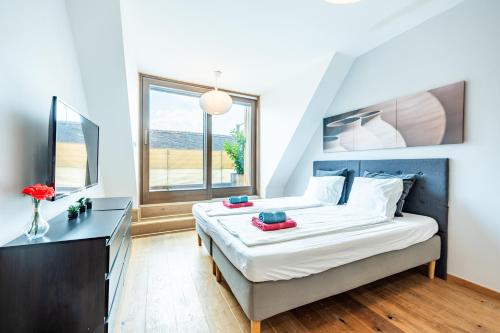 Ένα ή περισσότερα κρεβάτια σε δωμάτιο στο Spacious apartment with shared jacuzzi private terrace MK2