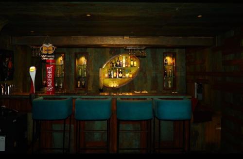 Ο χώρος του lounge ή του μπαρ στο Hotel International, Kolhapur