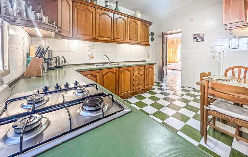 Gorgeous Home In Benalmadena With Wifi