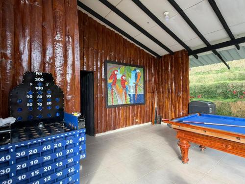 a room with a pool table and a painting on the wall at Finca en el 30 La Cabaña Salome in Papagalleros