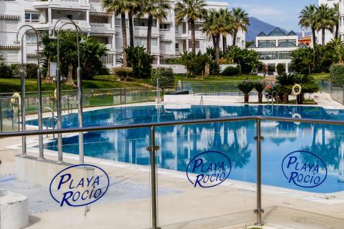 MARBELLA BANUS SUITES - Banús - Playa Rocío Beachfront Residence - Premium 3BR - 2BA - Direct Beach Access - Large Pool & Solarium - Just 3 Min Walk to Puerto Banús - 5 Min Walk to El Corte Ing Luxury Shopping - Ideal for Families