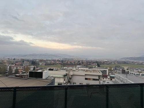 En generel udsigt til bjerge eller udsigt til bjerge taget fra lejligheden