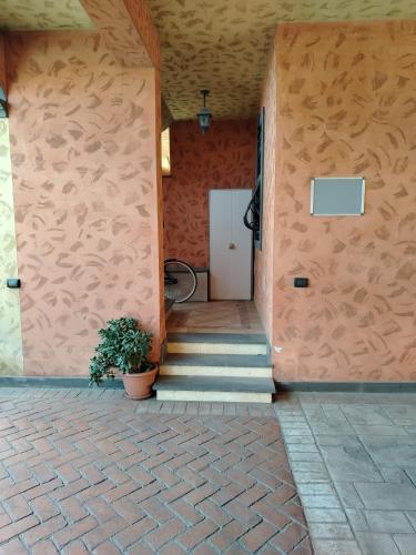 a building with stairs and a door and a plant at Casa del Minatore in Donigala Fenughedu