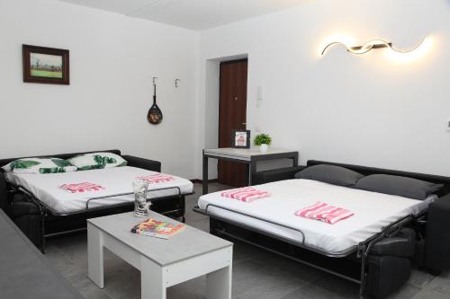 Postel nebo postele na pokoji v ubytování Nuovo trilocale in Centro Storico ad Abbiategrasso