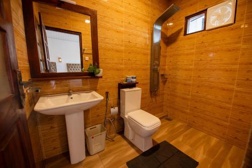 a bathroom with a sink and a toilet at Zircon Ella in Ella