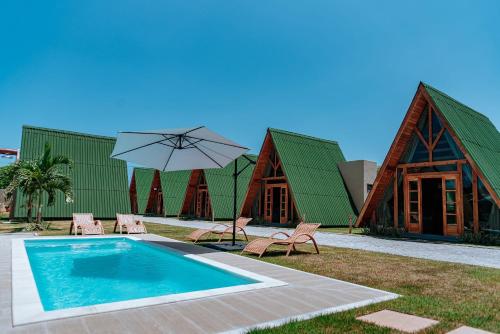 Πισίνα στο ή κοντά στο Chalé Aconchegante em Itacimirim prox Praia