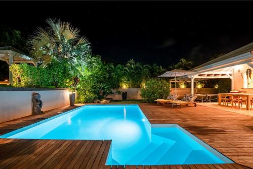 สระว่ายน้ำที่อยู่ใกล้ ๆ หรือใน Villa Gwada