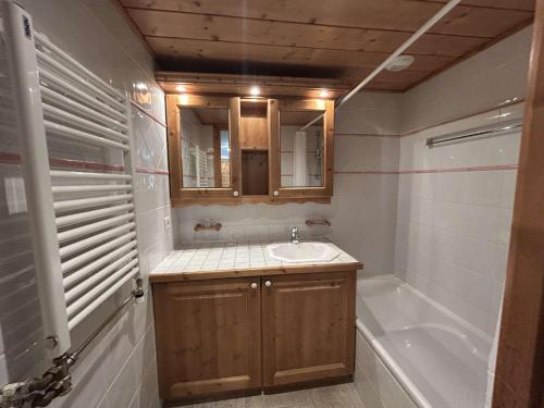 Superbe Appartement 4P 6 Pers avec Piscine et Parking à Méribel