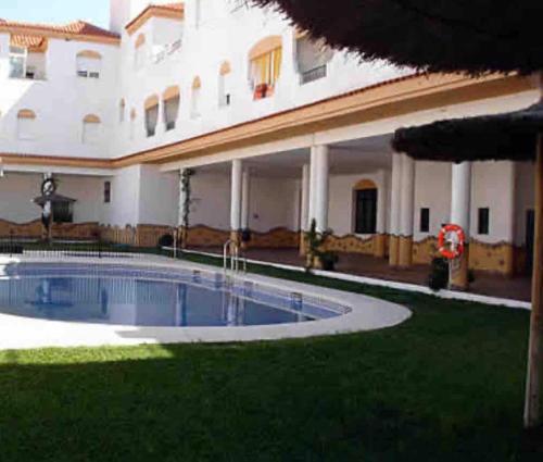 a courtyard of a building with a swimming pool at La casa del mar in Zahara de los Atunes