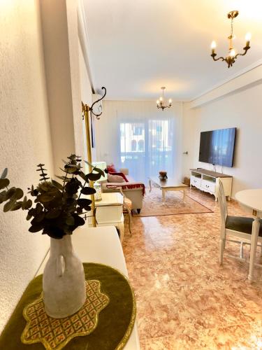 Cozy 2 bedroom apartment near Los Locos Beach