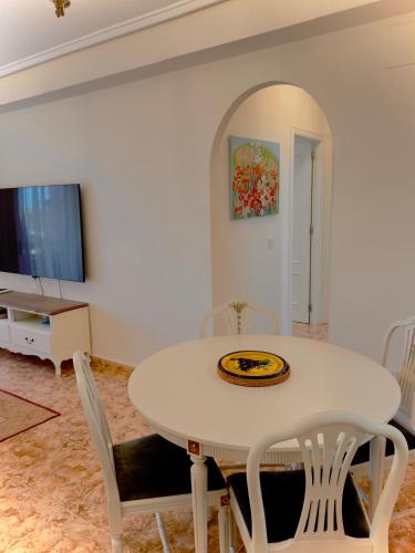 Cozy 2 bedroom apartment near Los Locos Beach