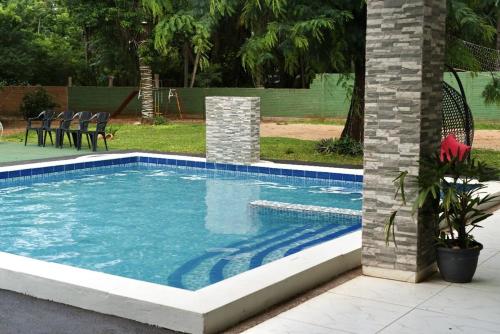 La alberca dentro o cerca de Elegant house equipped for groups