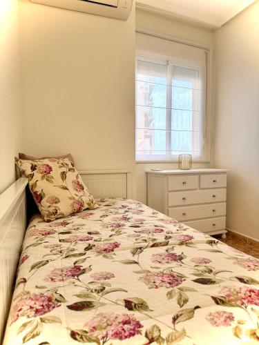 Cozy 2 bedroom apartment near Los Locos Beach
