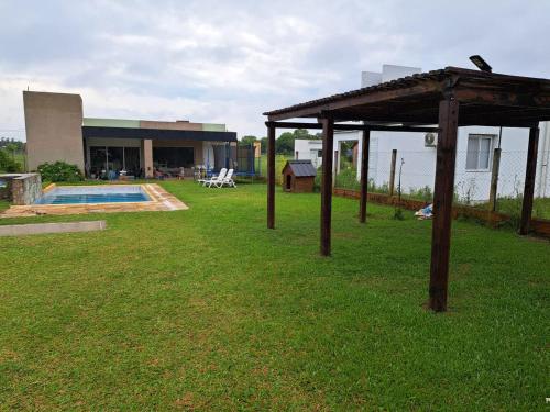 a yard with a pavilion and a swimming pool at Quincho Sauco en Colonia Benitez in Colonia Benítez