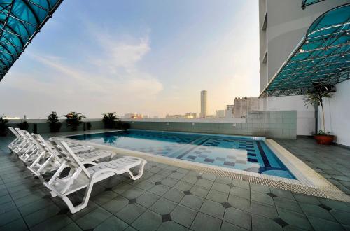Πισίνα στο ή κοντά στο Hotel Continental Penang