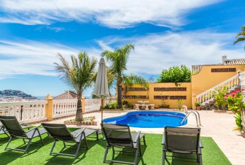 CHALET CON PISCINAS Y VISTAS DE ENSUEÑO
