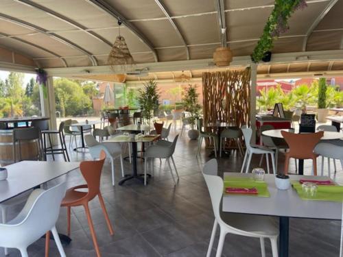 Εστιατόριο ή άλλο μέρος για φαγητό στο logement piscine Porto Vecchio U Mateliciu