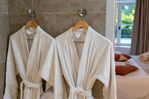 a group of white towels hanging in a bedroom at Château de l'insolas in Villeneuve-lès-Avignon