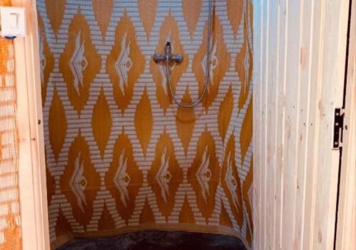 a wall with a brown and white pattern on it at Sahara horizon Camp in Merzouga