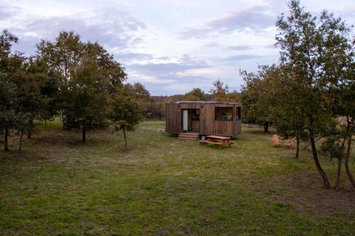 Κήπος έξω από το Parcel Tiny House - 20 minutes from Beauval Zoo