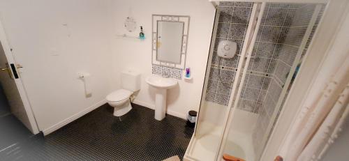 Koupelna v ubytování Blue Door Apartment Main St, Carrigart, F92HC04