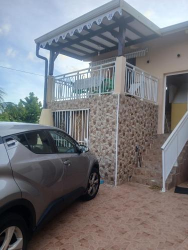 Το κτήριο όπου στεγάζεται  το διαμέρισμα