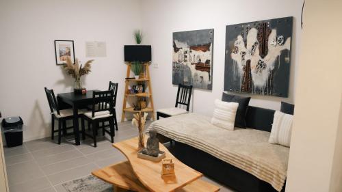 a living room with a bed and a table and a desk at City-Apartment - mit Innenhoflage - Nähe Altstadt & Hbf in Saarbrücken