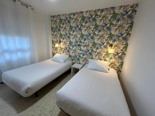 Postel nebo postele na pokoji v ubytování VUT Parque II TORREON 4 dormitorios y 2 baños Parking gratuito cercano