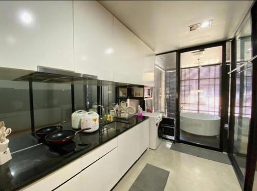 Et badeværelse på Self Check-in - HOUSE BKK96 Old Town Oasis - Your Cozy & Local Eats