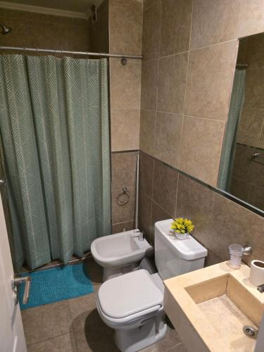 Et badeværelse på Departamento con Pileta en Pleno Centro