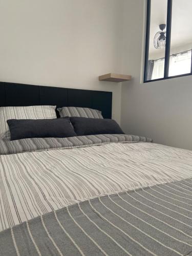 Llit o llits en una habitació de Le Yasmine