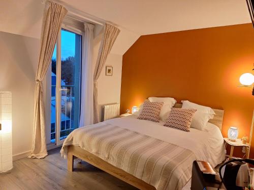 Postel nebo postele na pokoji v ubytování Saint Jo Verte, chambre d' hôte Quartier Beaujoire Parc des expositions Parc Floral