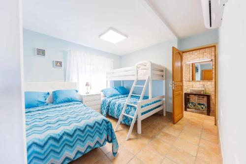 Ένα ή περισσότερα κρεβάτια σε δωμάτιο στο La Villa De Los Mares