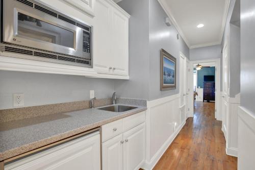 Kuchyň nebo kuchyňský kout v ubytování Queen Bee