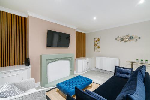 a living room with a blue couch and a fireplace at Stylish Flat near Regent's Park in London