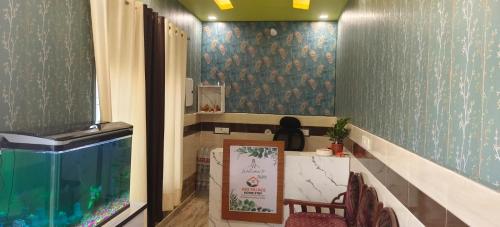 a room with a fish tank and a sign at ABS Palace Ayodhya in Faizābād