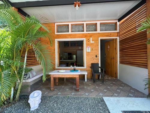 Un patio sau altă zonă în aer liber la Hotel Mauka Boutique Villas