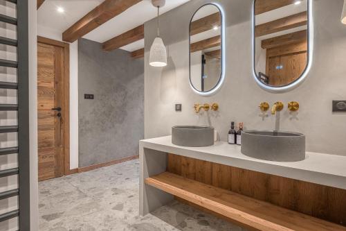 Koupelna v ubytování Hot tub, Sauna, Private shuttle and Privacy - 14 ppl - Stunning Ferme Liberté