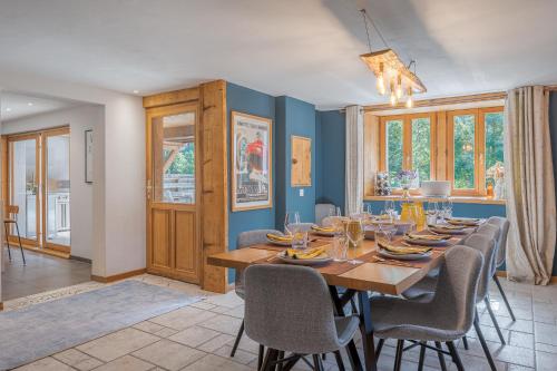 Hot tub, Sauna, Private shuttle and Privacy - 14 ppl - Stunning Ferme Liberté
