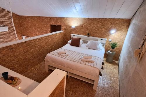 Postel nebo postele na pokoji v ubytování Loft Médoc 8 pers - Balnéo, filet & châteaux