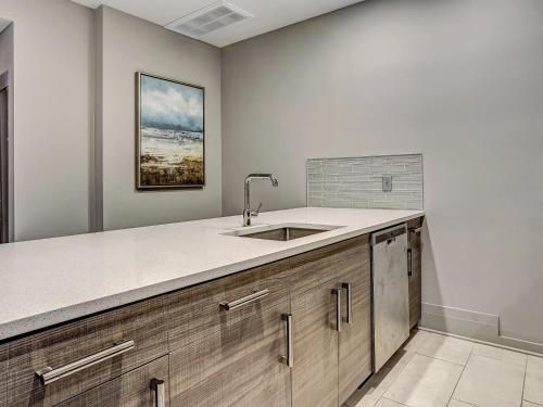 Kuchyň nebo kuchyňský kout v ubytování Parker's Collection - 8 Bedroom