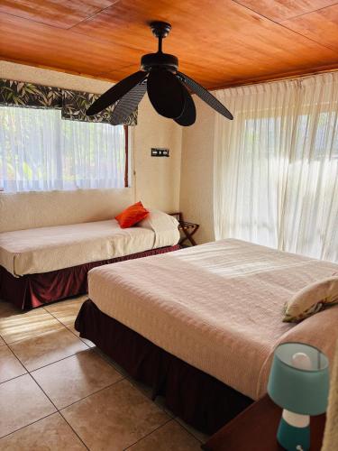 Llit o llits en una habitació de Marae - Cabañas Premium