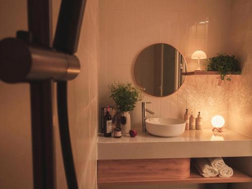 Koupelna v ubytování N&N Modern House-3BRs-Mini Golf-Bida-5mins walk to My Khe Beach