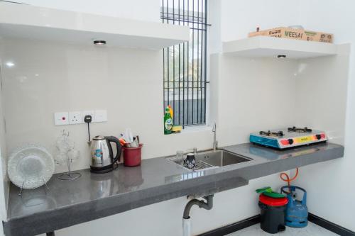 Kuchyň nebo kuchyňský kout v ubytování Corniche Villa and Rooms kattankudy