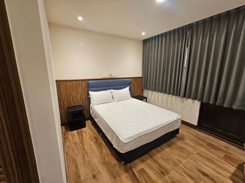 a bedroom with a bed and a large window at meetstar in Hsia-pu-hsia