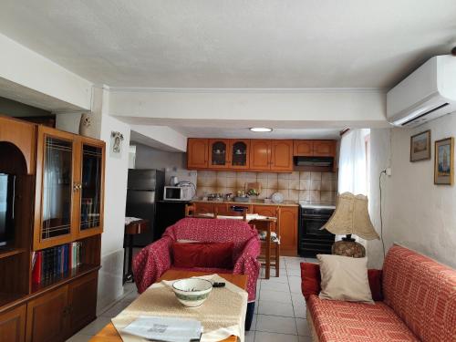 Jennys Vintage Studio - Motorcycle Friendly