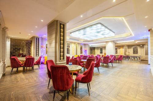 Posezení v ubytování Hotel Okas Grand